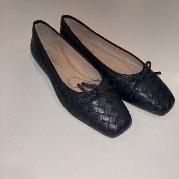 Bernardo Gwynn Navy Blue Woven Flats (Size 7) - Picture 7 of 7